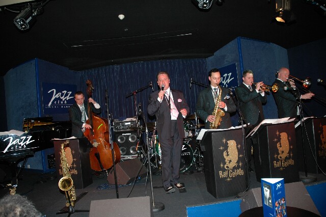min 2011 03 19 station danse 051
